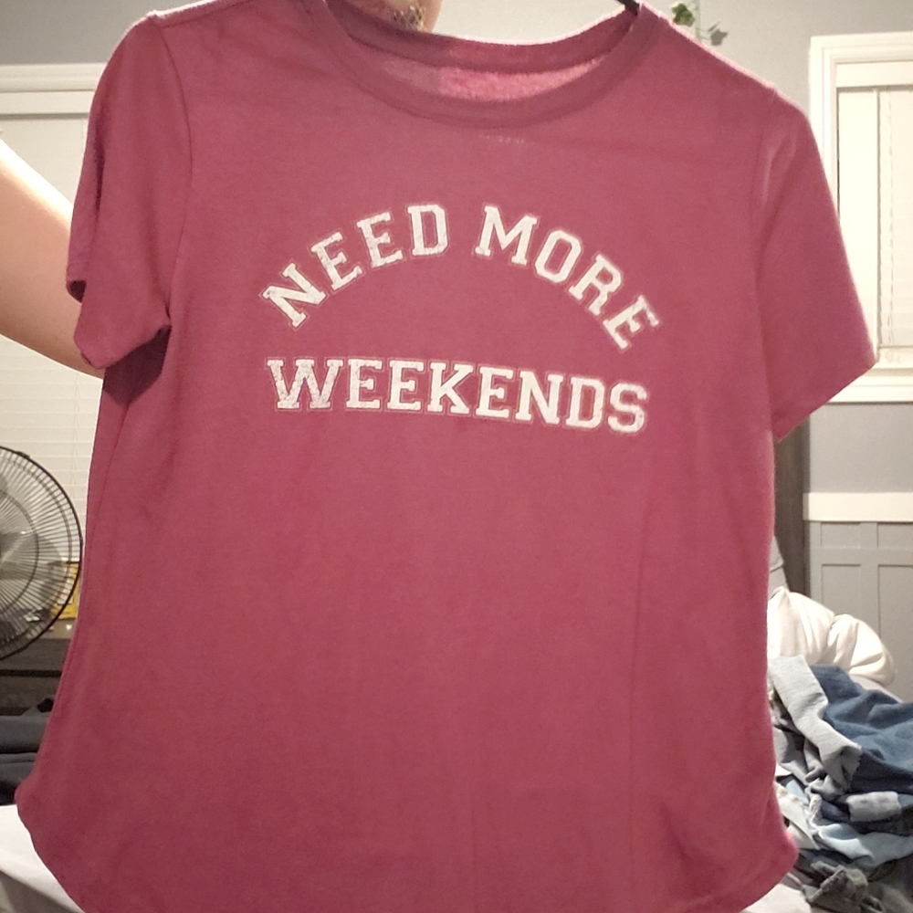 dark pink t shirt